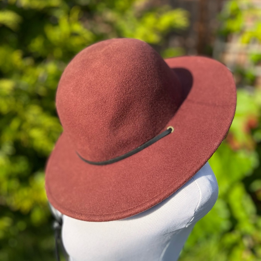 BRIXTON Tiller Hat Size 7 1/4 58CM Maroon Wool Felt Chin Strap‎
